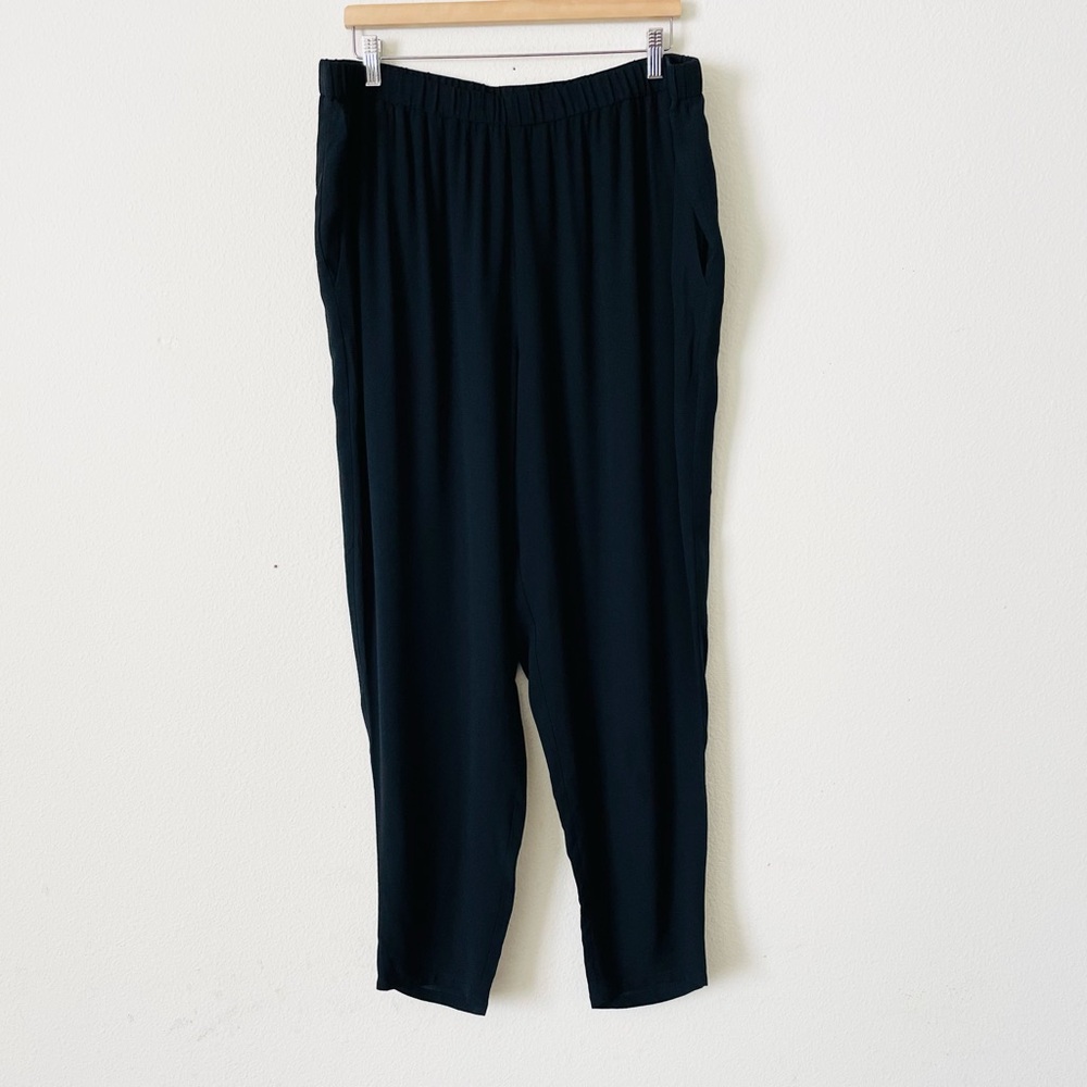 Eileen Fisher 1X Georgette 100% silk Crepe Tapered Pocketed Pants in black - Picture 2 of 6
